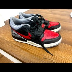Jordan Legacy 312 Low Black/University Red